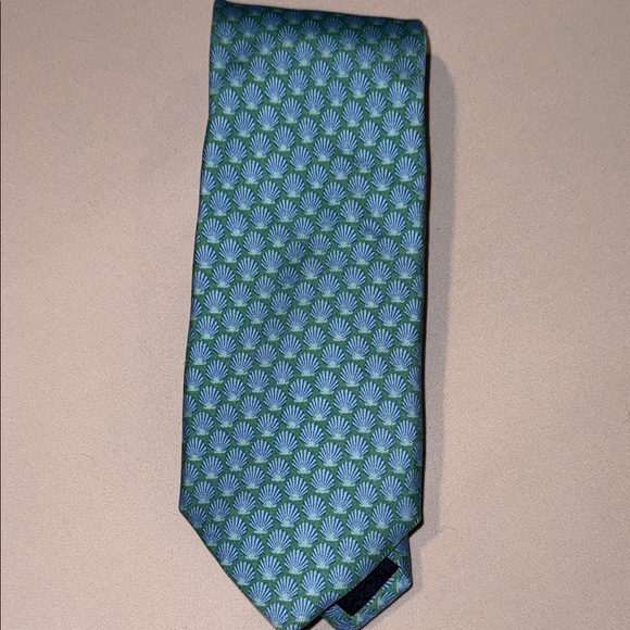 Vineyard Vines Blue and Green Patterned Silk Tie - Picture 1 of 3